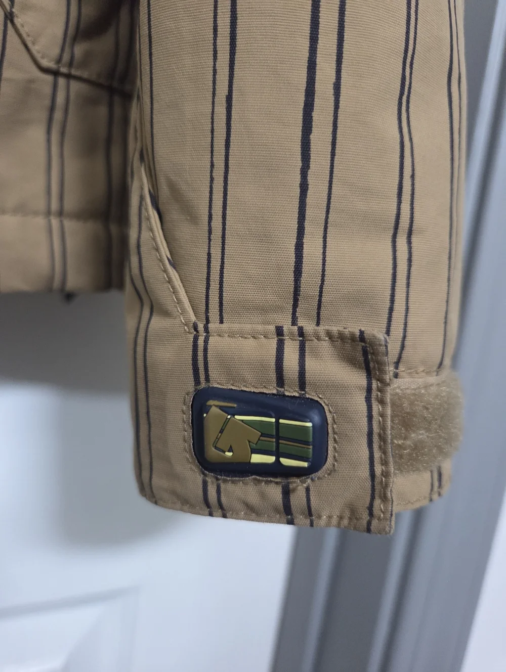 Burton Men’s Tan Pinstriped Hooded Snow Jacket The White Collection Gorpcore Med